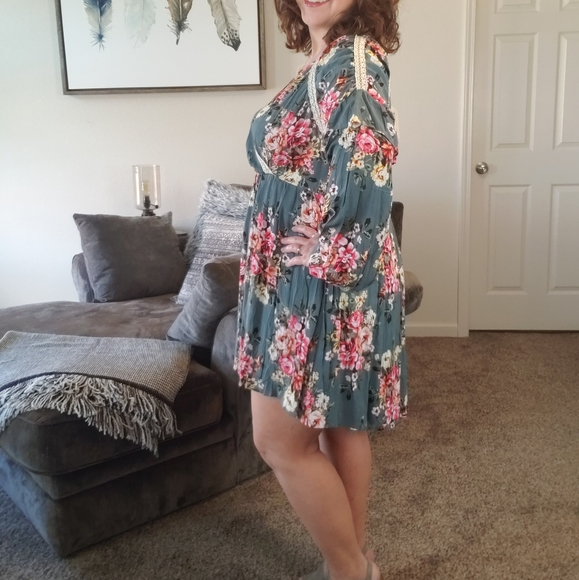 Entro Teal Floral Dress w/ Crochet Detail - Picture 3 of 4